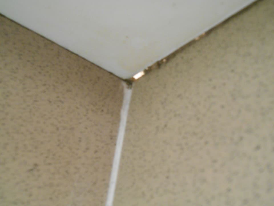 Blick in das Nachbarbadezimmer AQUA Hotel Promenade & Spa