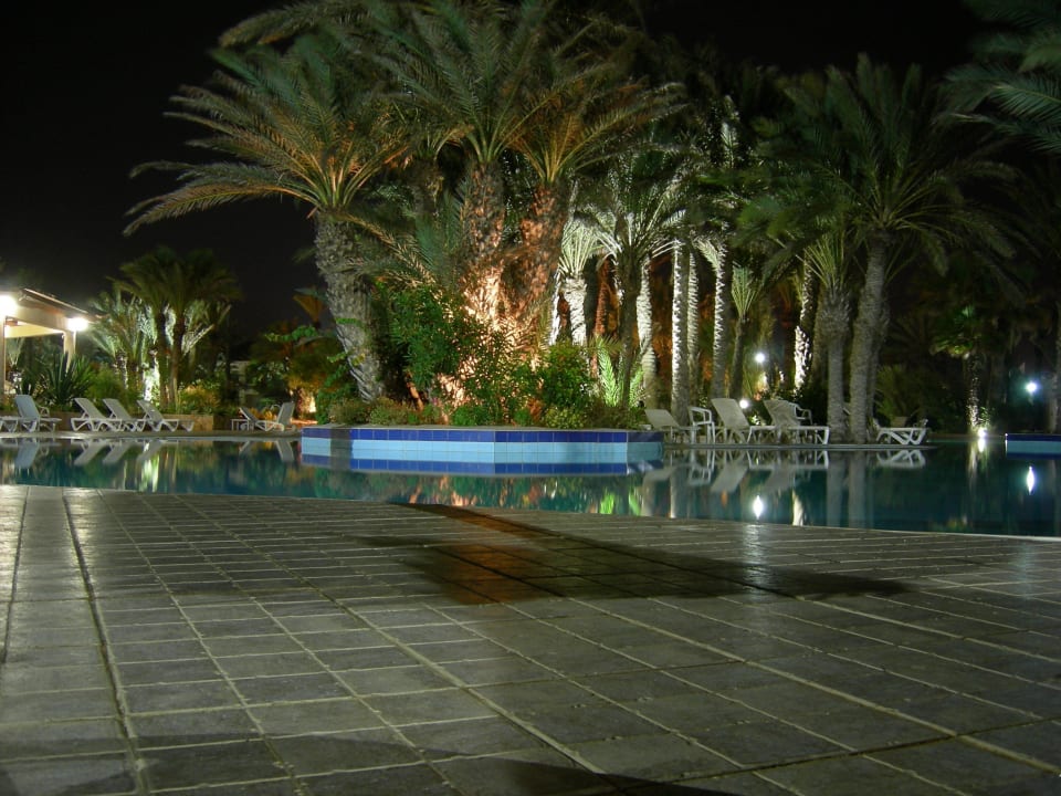 Abendstimmung am Pool 1 Zita Beach Resort