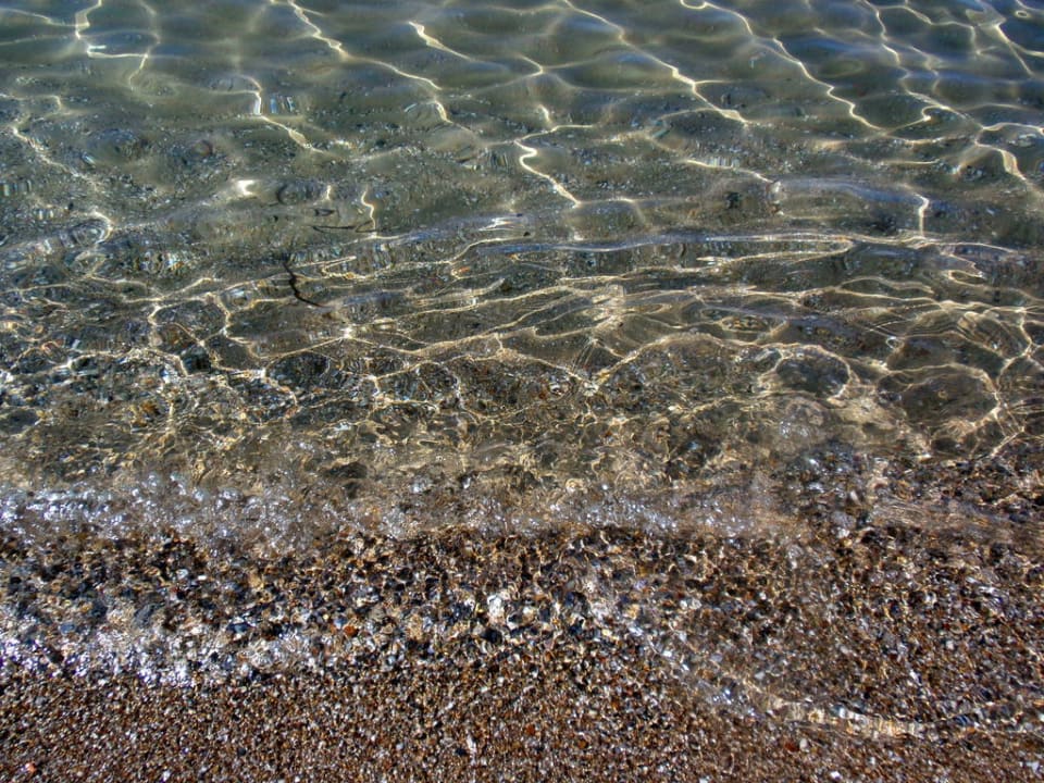 Glasklares Wasser Melas Holiday Village
