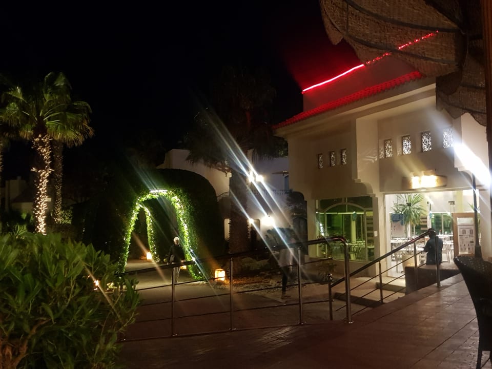 Gastro Lotus Bay Beach Resort