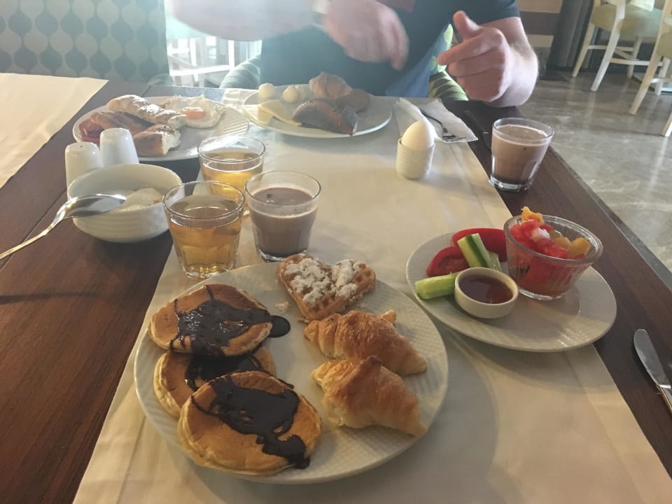 Frühstück Club Grand Side