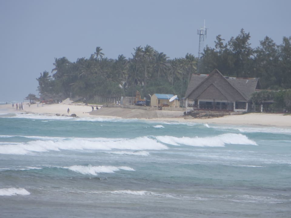 Strand Resort Amani Tiwi Beach