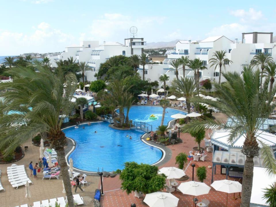 Poolanlage vom 4. Stock aus Seaside Hotel Los Jameos