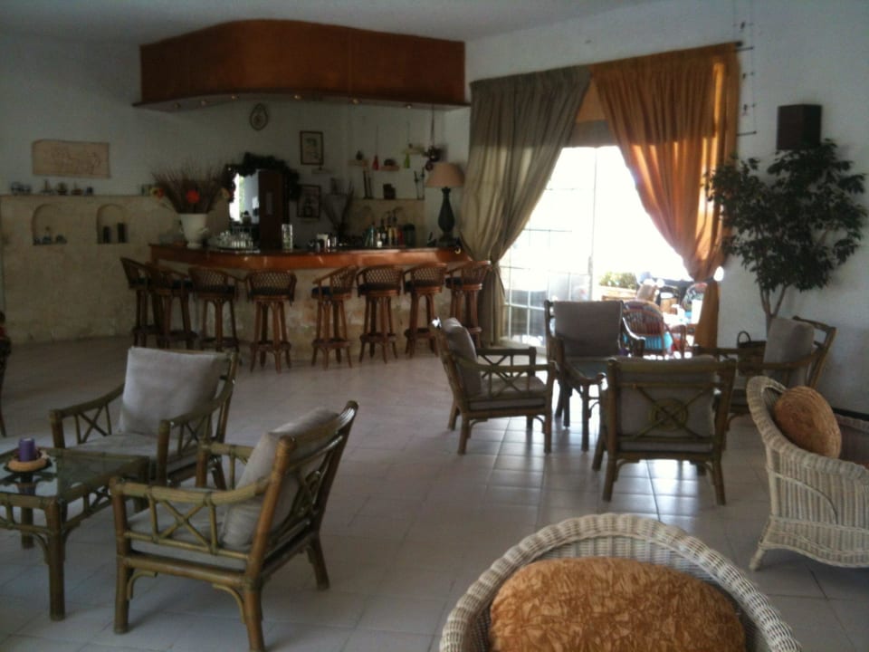 "großes Wohnzimmer" mit Bar Hotel Aquarius