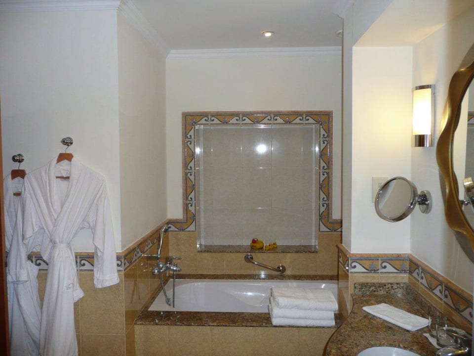 Bad Hotel Le Meridien Al Aqah Beach Resort