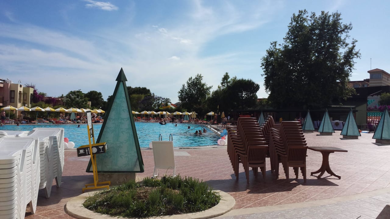 Animatie zwembad VONRESORT Golden Beach