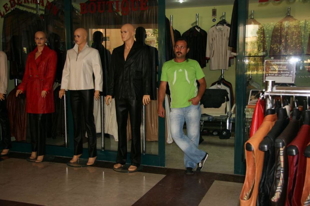 Ledergeschäft in Haus 3 Grand Seker Hotel