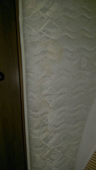 Ekelige Matratzen ohne Schonbezüge Hotel Silberne Rose