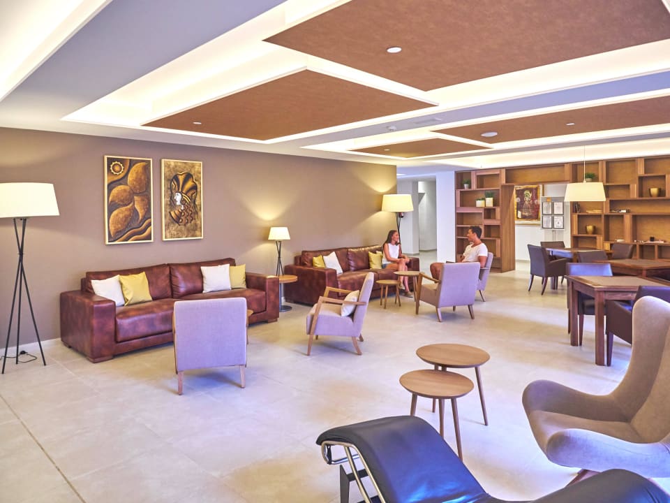 Hall BQ Bulevar Paguera - Adults only
