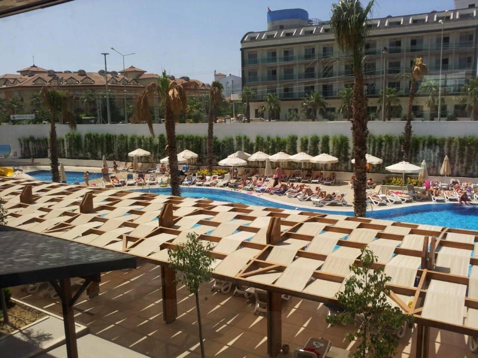 Pool Mary Hotel Side