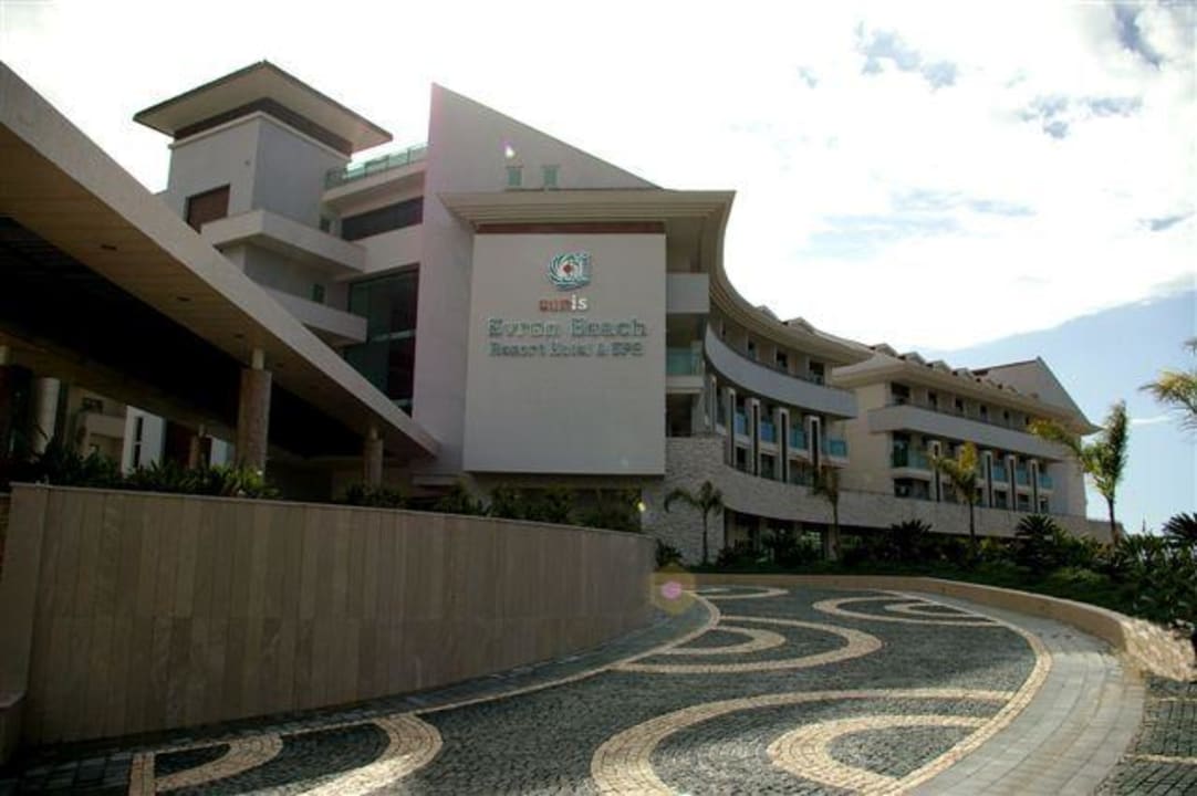 Vorderansicht mit Auffahrt Sunis Evren Beach Resort Hotel & Spa