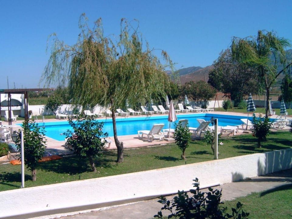 Pool vom ostseitigen Zimmer aus gesehen Hotel Hermes