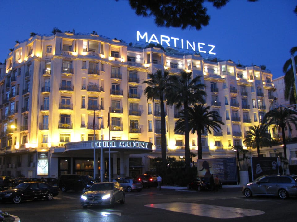 Schön beleuchtet Grand Hyatt Cannes Hotel Martinez