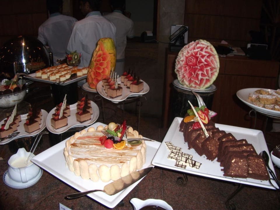 Leckereien am Buffet Kuramathi Maldives