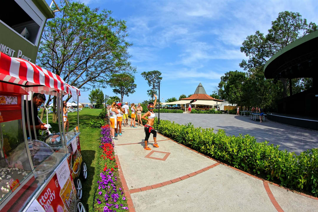 Animation teem Ma Biche Kemer by Werde Hotels