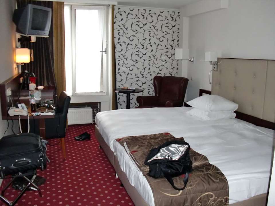 Schönes, geräumiges Zimmer Golden Tulip Hotel Central