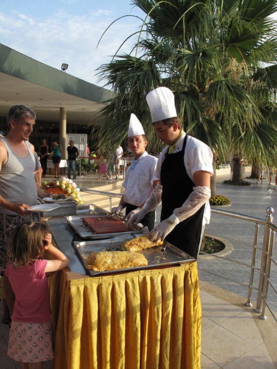 Buffet VONRESORT Golden Beach