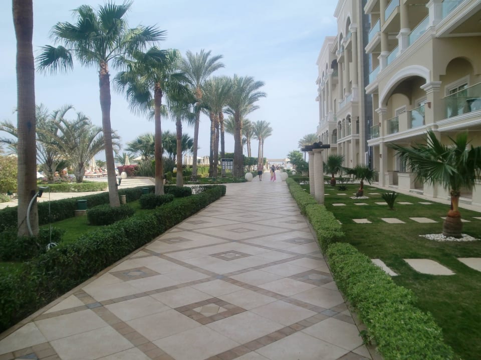 Der Weg zur Strandbarund zum Strand Premier Le Reve Hotel & Spa