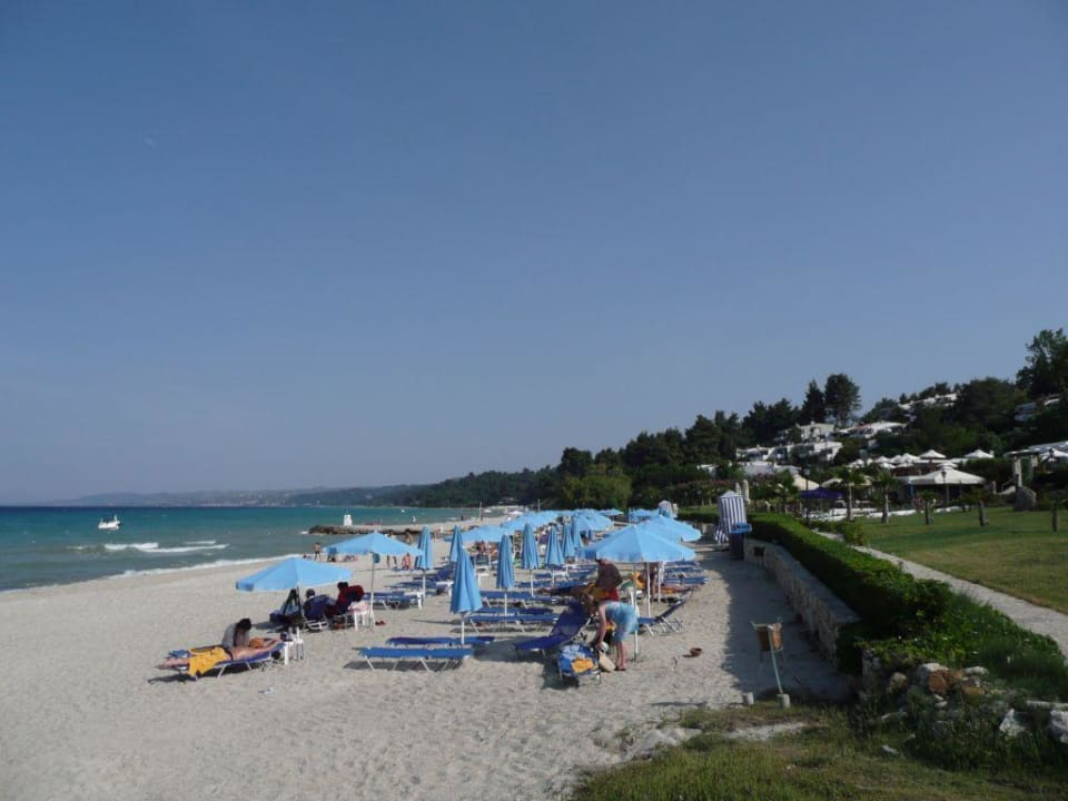 Strandabschnitt direkt am Hotel Aegean Melathron Thalasso Spa Hotel