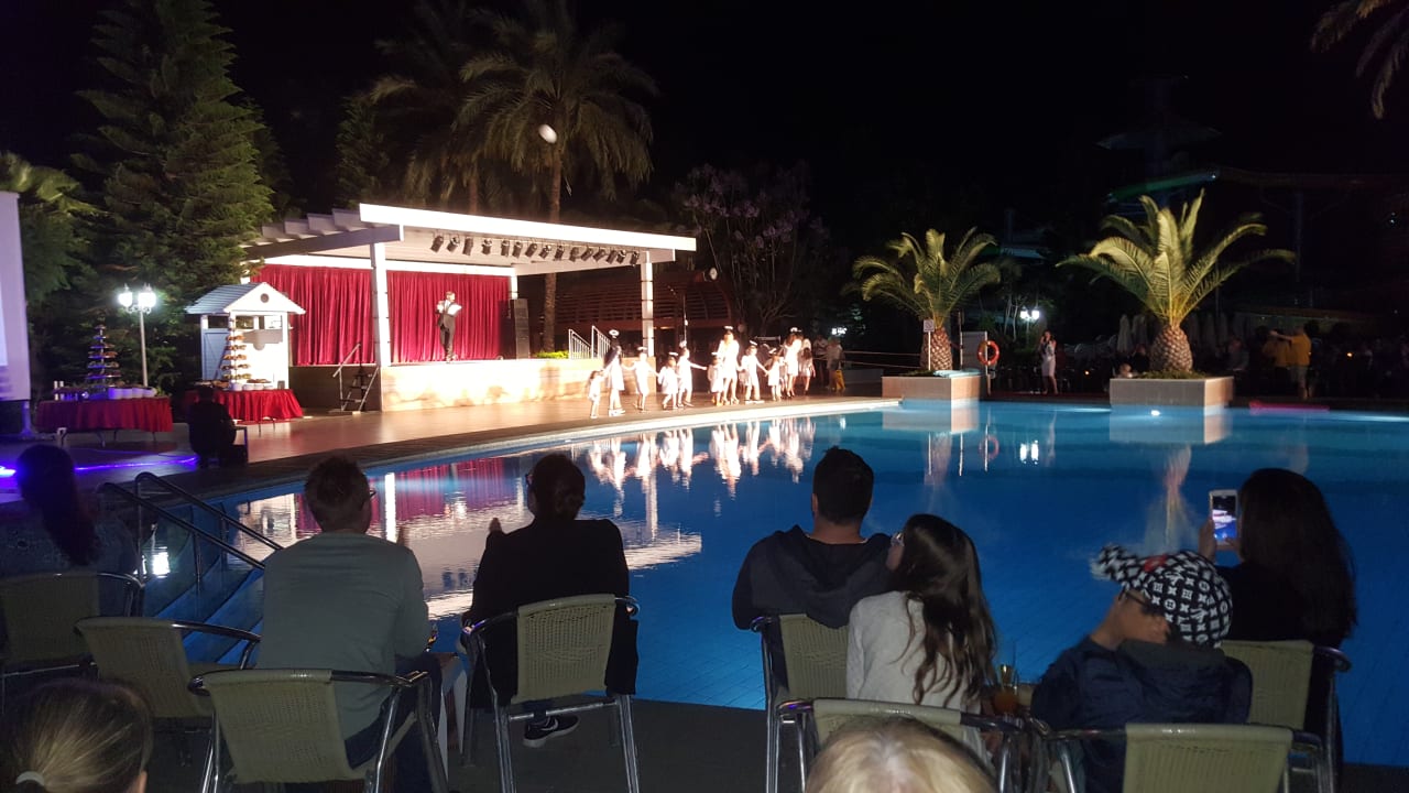 Gala-Night Aufführung des Mini-Clubs Hotel Delphin Diva