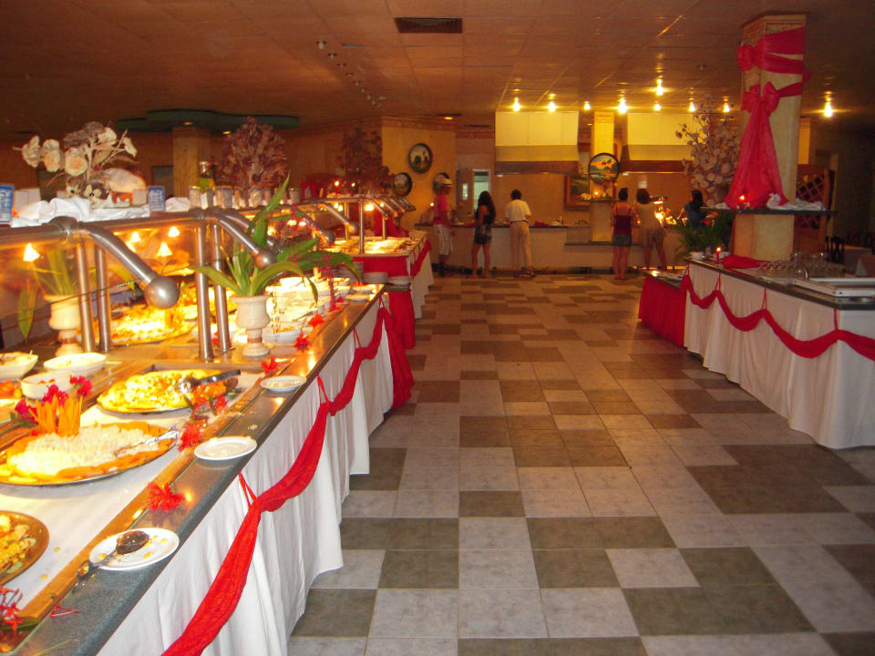 Abendessen im Hauptrestaurant ASTON Costa Verde Beach Resort