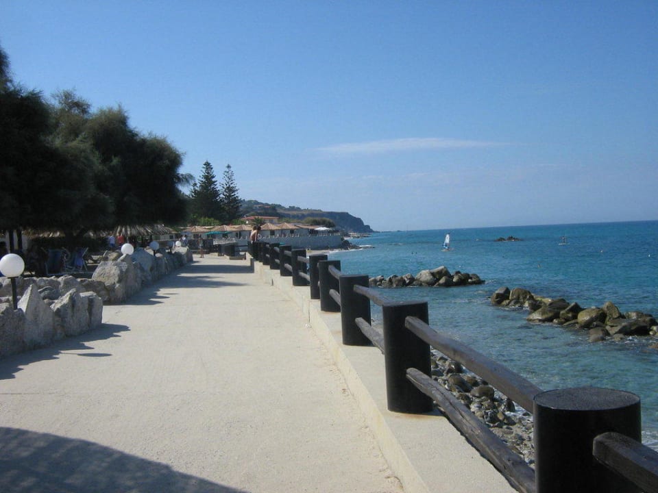 Strandpromenade Villaggio Torre Ruffa Robinson