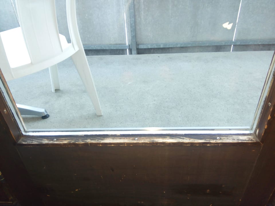 Die abgenutzte Terrassentür Jungfrau Lodge, Swiss Mountain Hotel