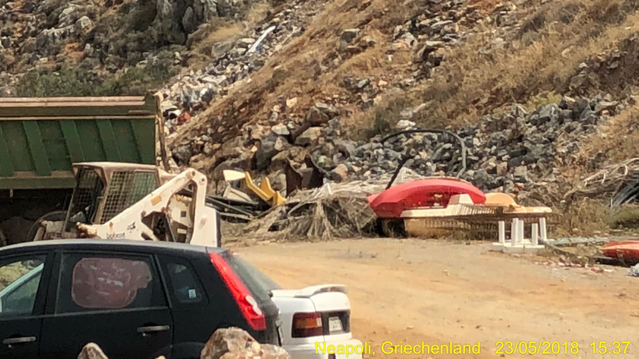 Müllhalde direkt am Hotel hinter den Rutschen Minos Imperial Beach Resort Milatos Crete