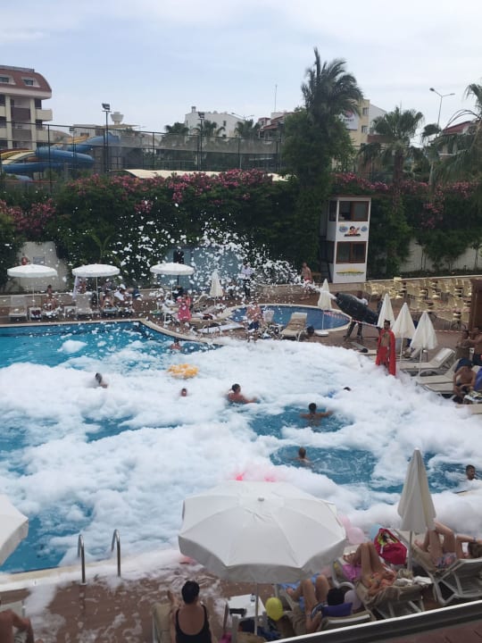 Pool Side Aquamarin Resort & Spa