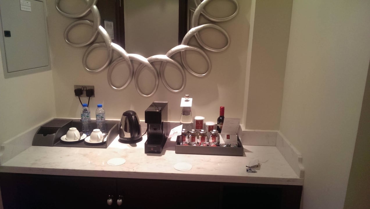 Kaffeestation im Zimmer Ajman Saray, a Luxury Collection Resort