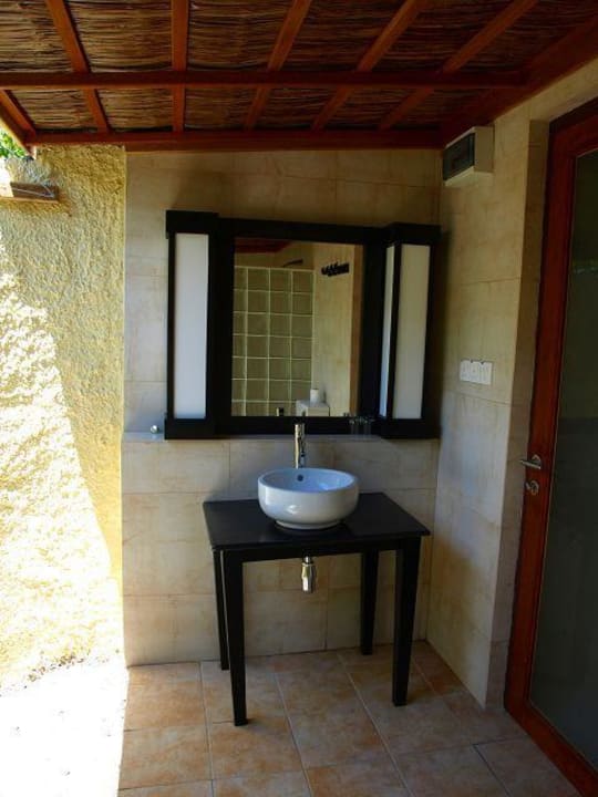 Badezimmer im Garden-Bungalow Kuredu Island Resort & Spa