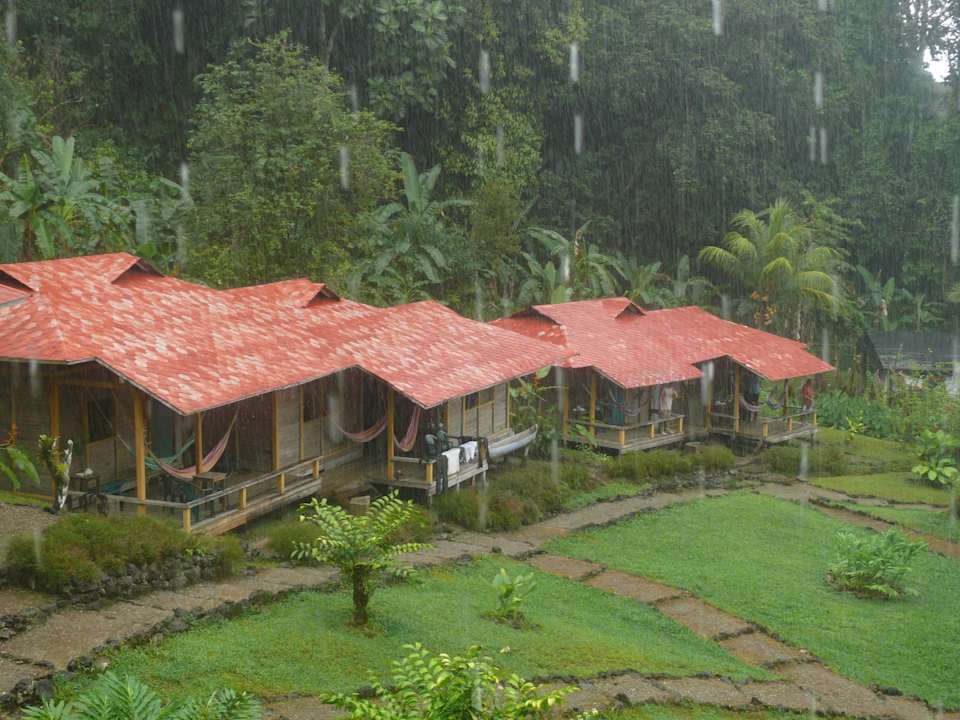 Blick vom Restaurant auf die Unterkünfte Ecolodge El Cantil