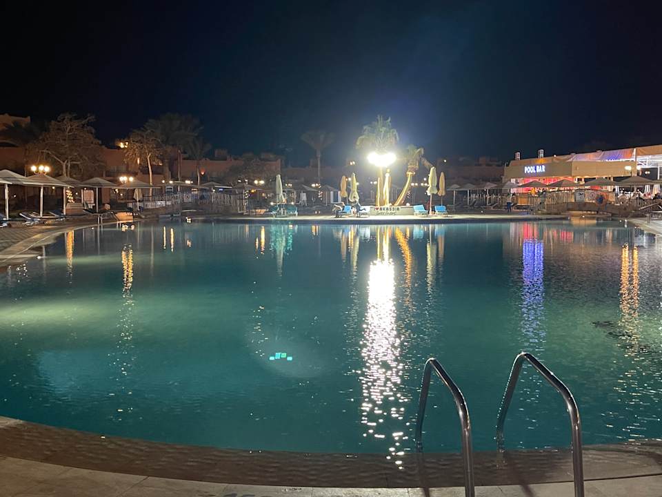 Pool Akassia Swiss Resort