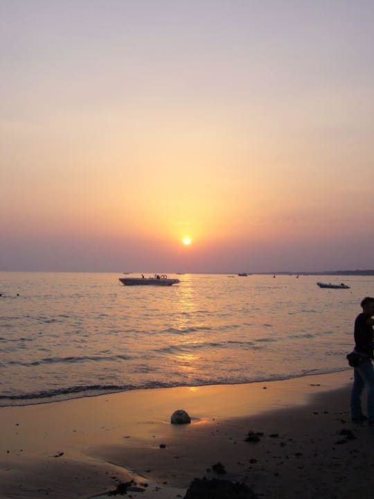 Sonnenuntergang am Hotelstrand PALOMA Perissia