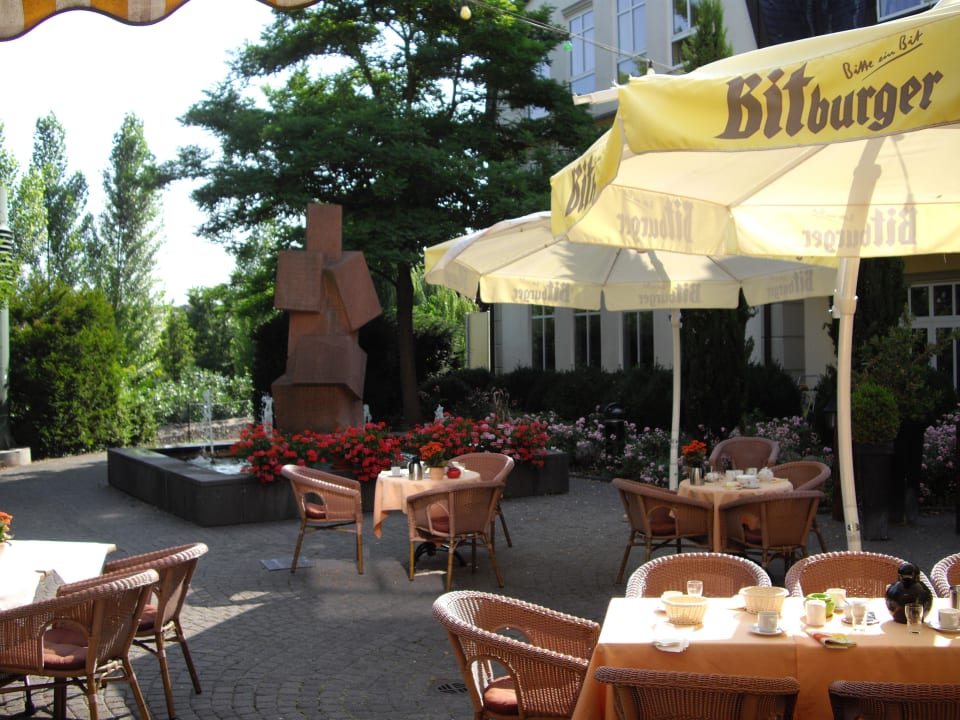 Schöne Frühst.-/ Restaurantterrasse Best Western Wein- & Parkhotel Nierstein