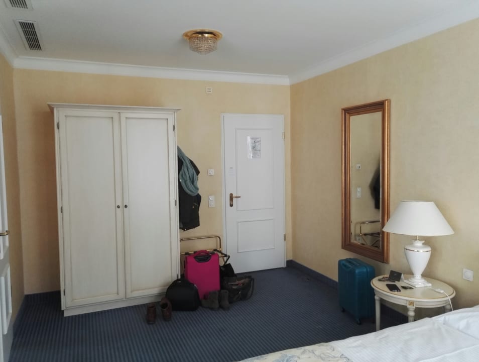 Kleiderschrank Victor's Residenz Hotel Leipzig