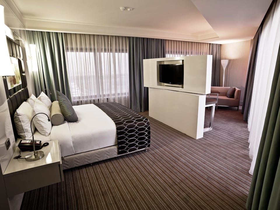 Corner Suite Ramada Plaza Hotel Istanbul Tekstilkent