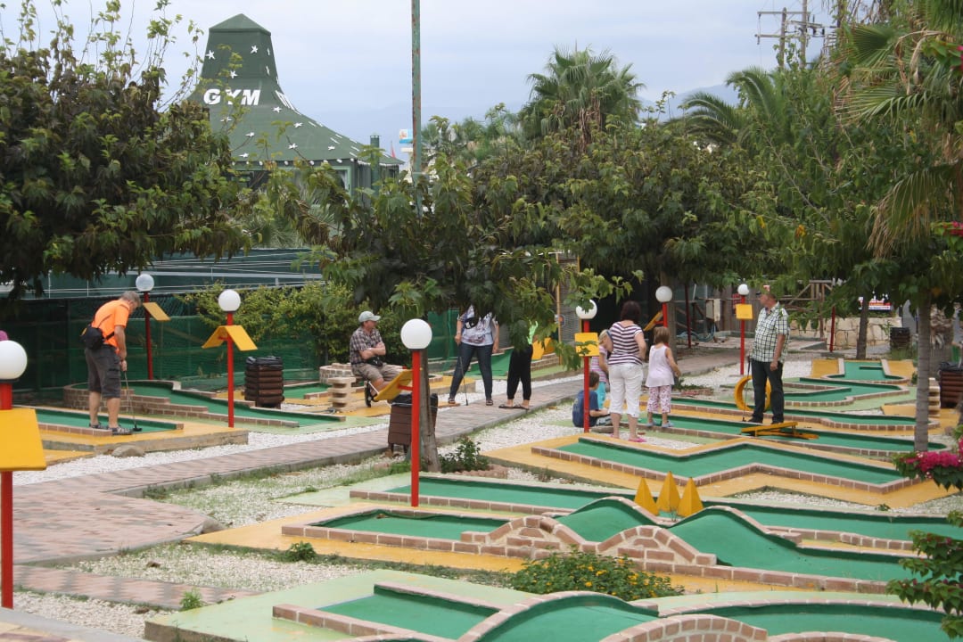 Minigolf Grand Hotel Holiday Resort