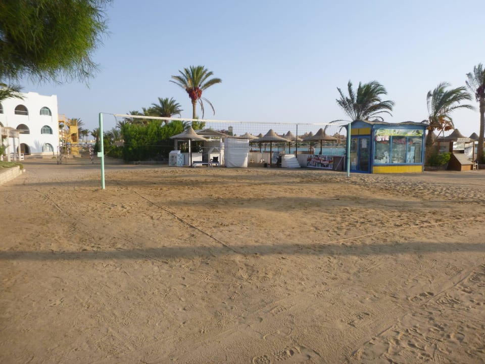Blick auf Volleyballplatz Arabia Azur Resort