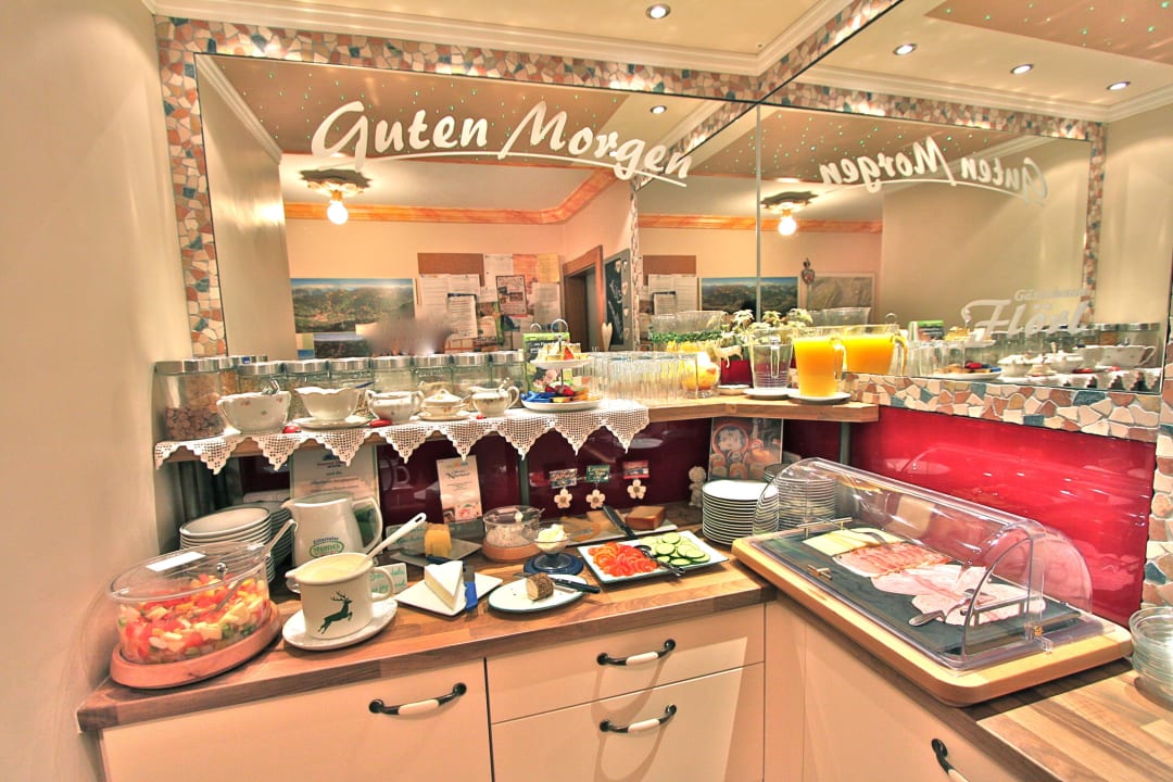 Super Frühstücksbuffet mit regionalen Produkten Pension Haus Flörl