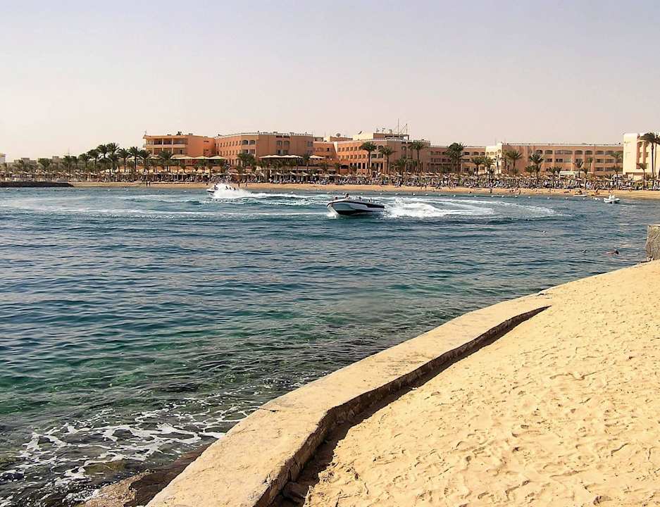 Blick auf Badebucht und Hotel Beach Albatros Resort