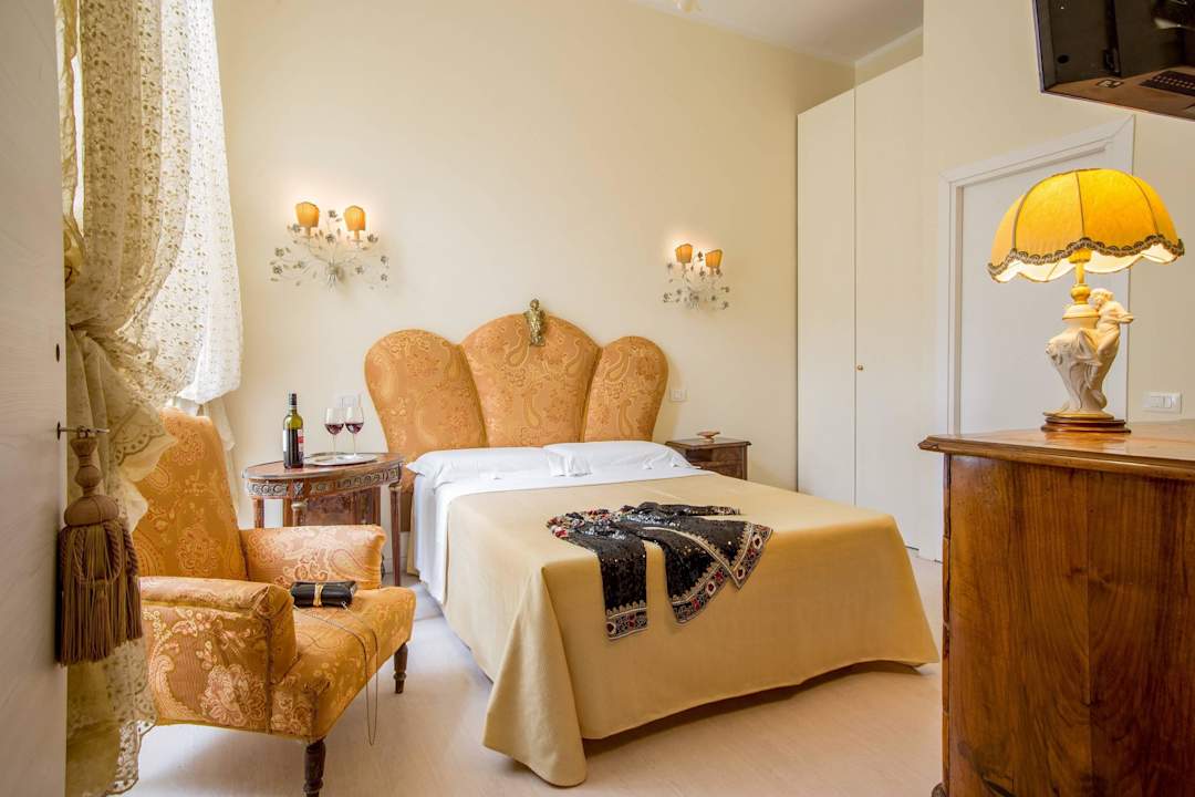 Double Room Roma Central Guest House