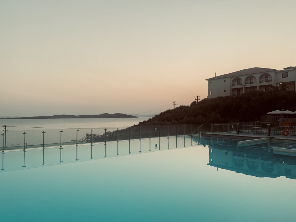 Pool Akrathos Beach Hotel