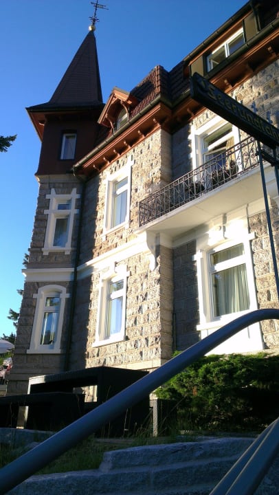 Zimmer vom See her gesehen Seehotel Hubertus -Schloss am See