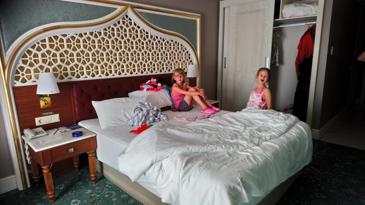 Zimmer Royal Taj Mahal Hotel