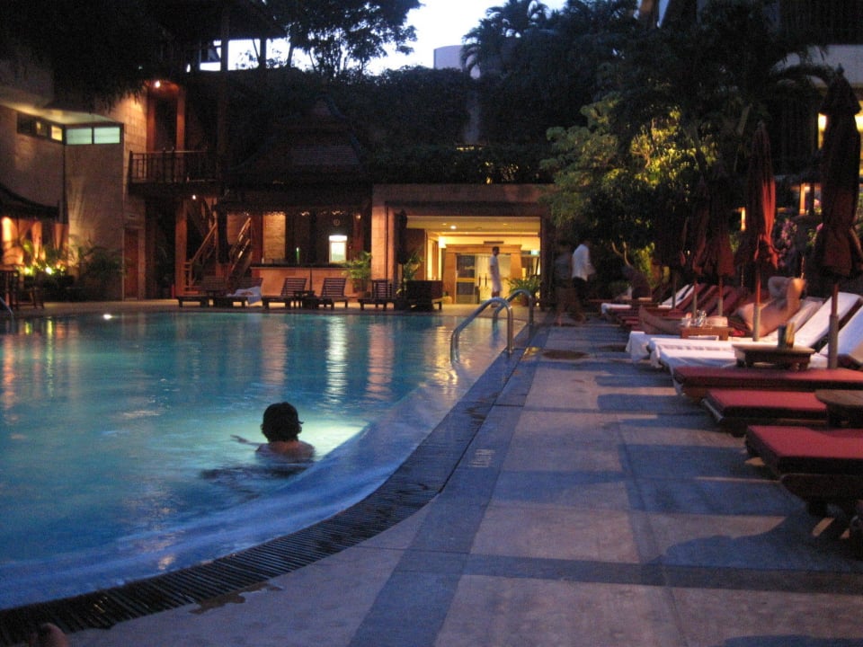 Pool The Landmark Bangkok