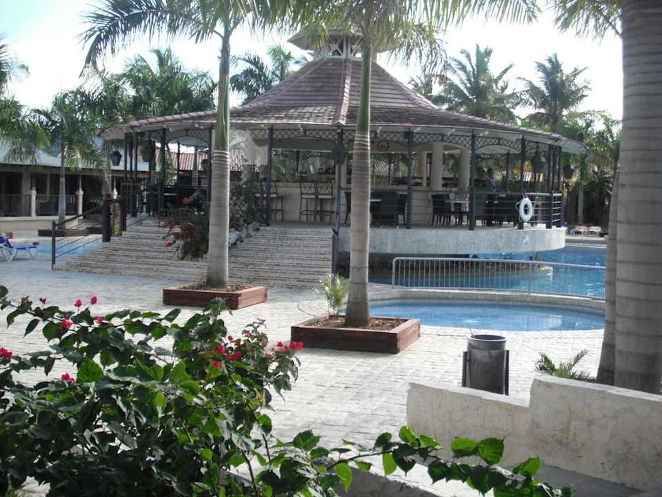 Bar mit Pool Villas Bavaro Resort & Spa