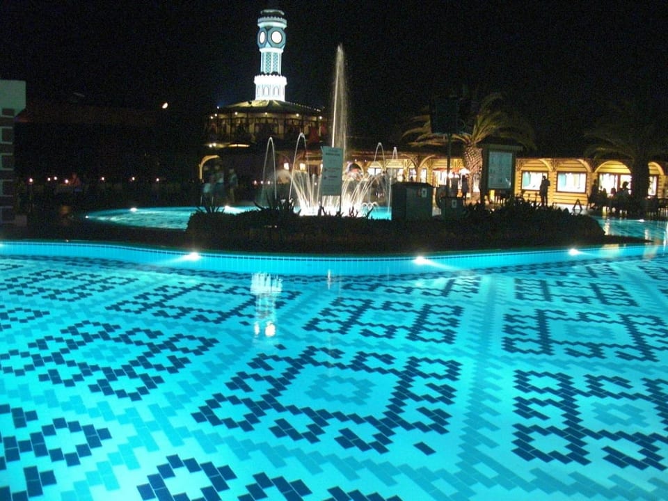 Der Pool Ali Bey Club
