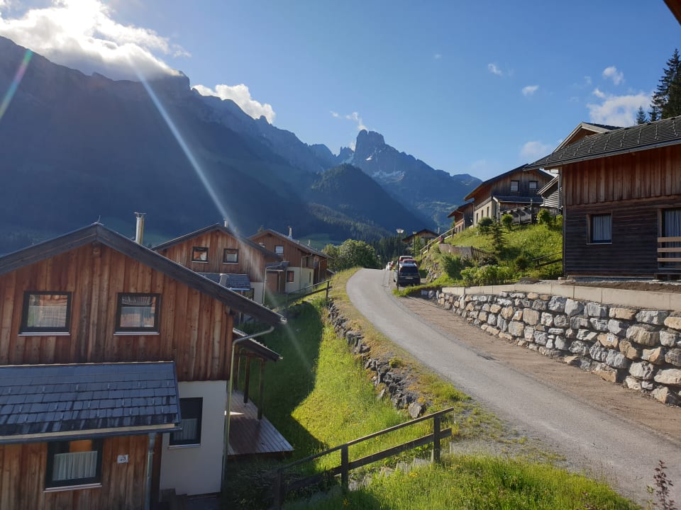Ausblick Alpendorf Dachstein West by ALPS RESORTS