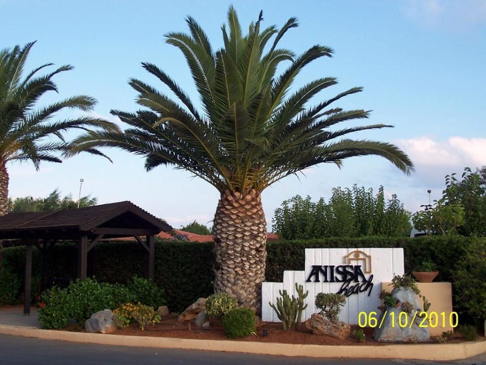Einfahrt Anissa Beach & Village